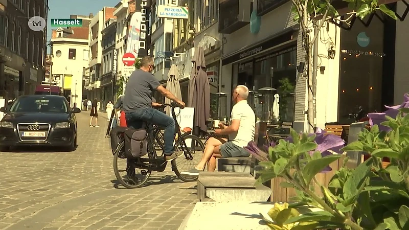 Onbeperkt kussen en knuffelen: willen we dat wel?