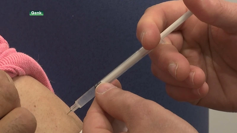 Vaccinatiecentra hebben zoveel vaccins dat reservelijsten leeglopen