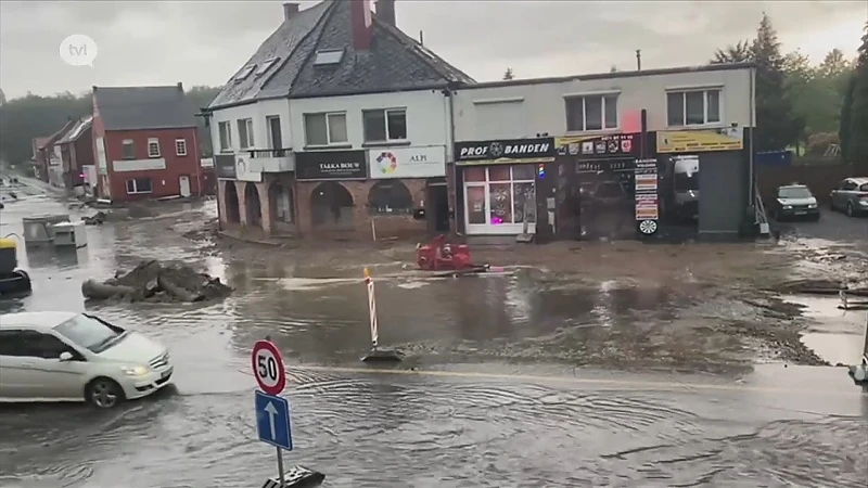 Zware onweders trekken over Limburg