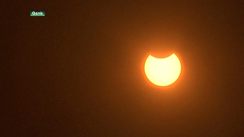 Cosmodrome in Genk laat mensen meegenieten van zonsverduistering
