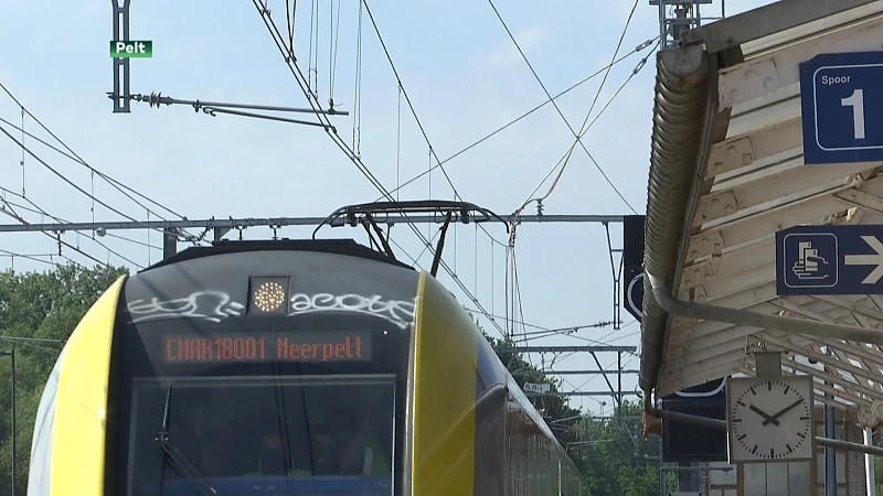 Eerste elektrische passagierstrein op de spoorlijn tussen Mol en Hamont