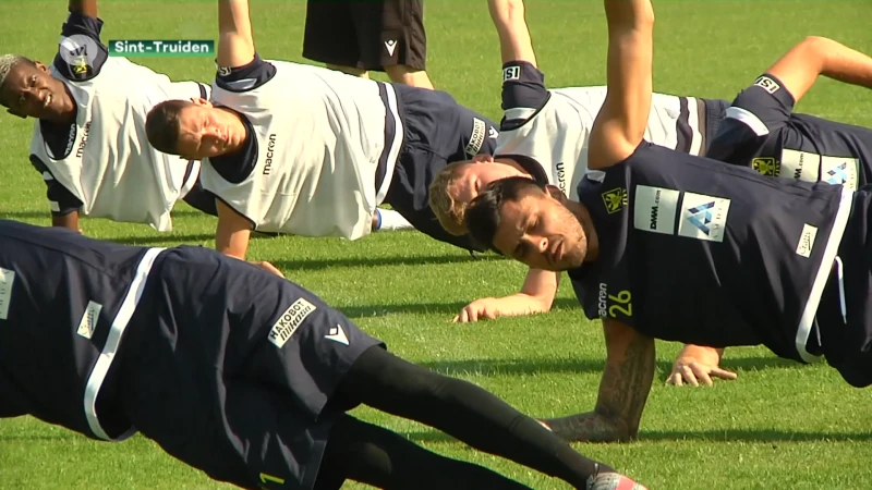 Spelers STVV verzamelen voor eerste training. "Nog veel werk aan de winkel"