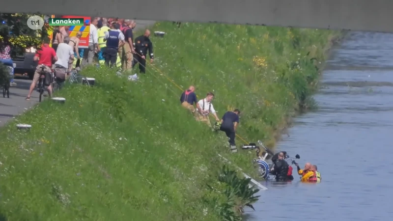 Scouts redden man met rolstoelfiets uit kanaal in Lanaken