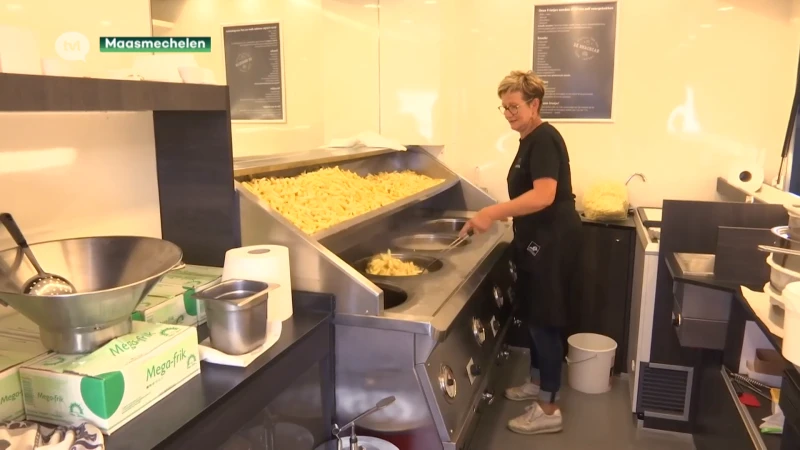 Maasmechelaars bakken gratis frieten voor slachtoffers overstromingen in Wallonië