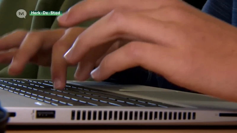 Ouders moeten soms honderden euro's bijbetalen voor 'gratis' laptops op school