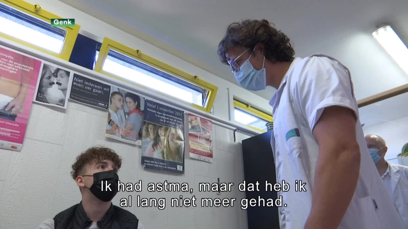 Eerste vaccinaties in de klas in Genk