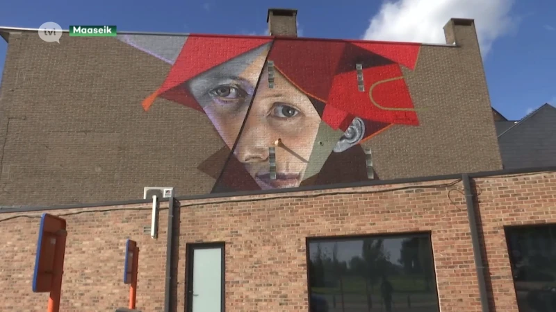 Van Eyck als street art  in Maaseik