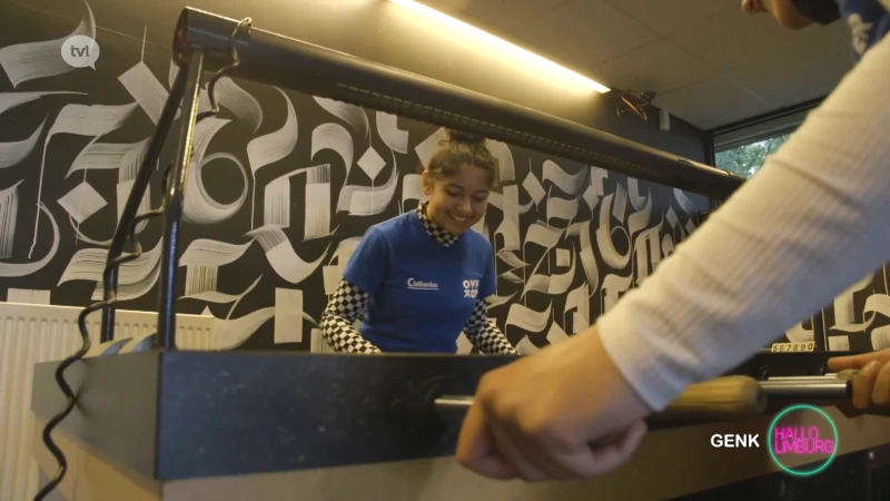 Chillamba's wijzen jongeren de weg in Genk