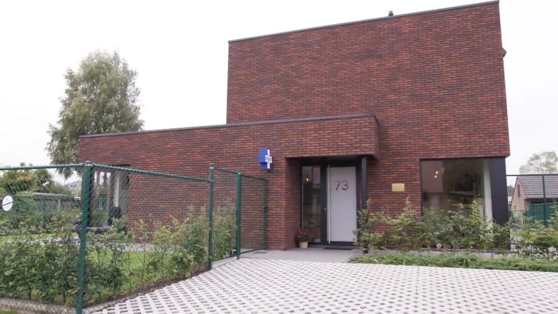 Dierenartsenpraktijk in Lommel - Superhuis