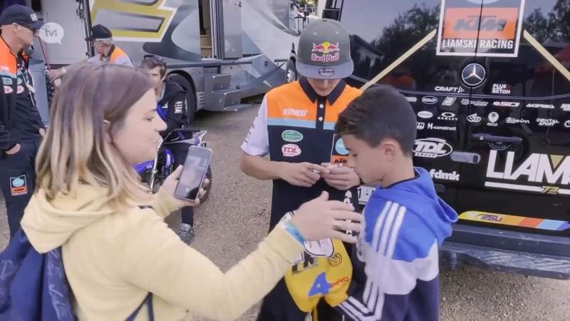 Motorcrossmama Kelly Tureluren beleeft het allemaal opnieuw met zoon Liam