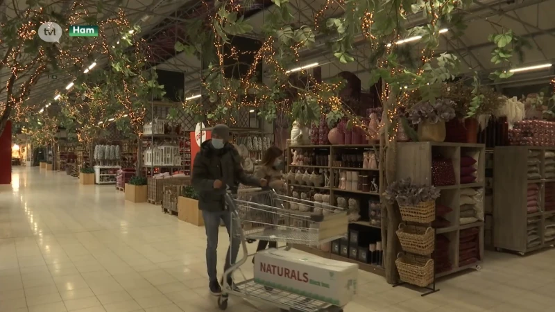 Kerstman steekt Sinterklaas voorbij