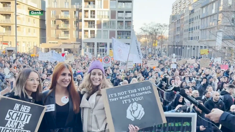 Duizendtal manifestanten tegen coronapas op Stadsplein in Genk