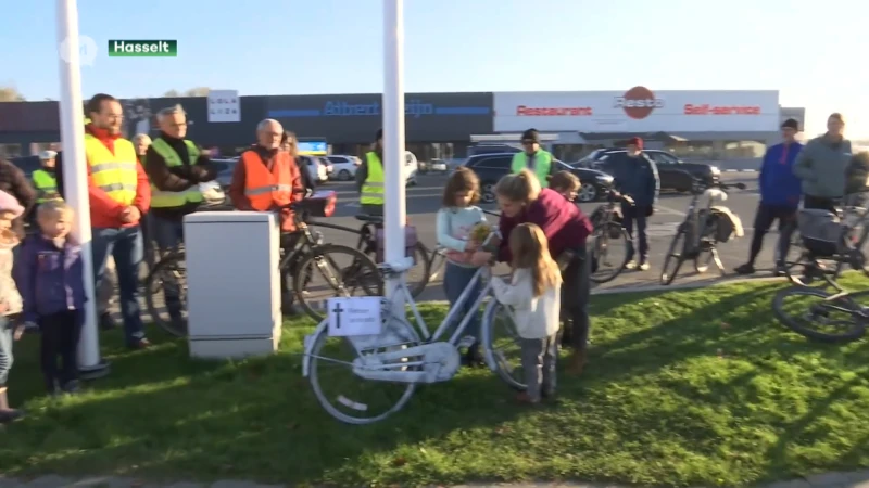 Fietsers herdenken verkeersslachtoffers van zwarte donderdag op Limburgse wegen