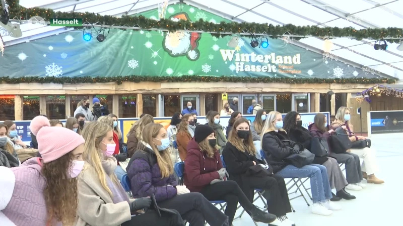 PXL-studenten volgen les op schaatsbaan in Winterland