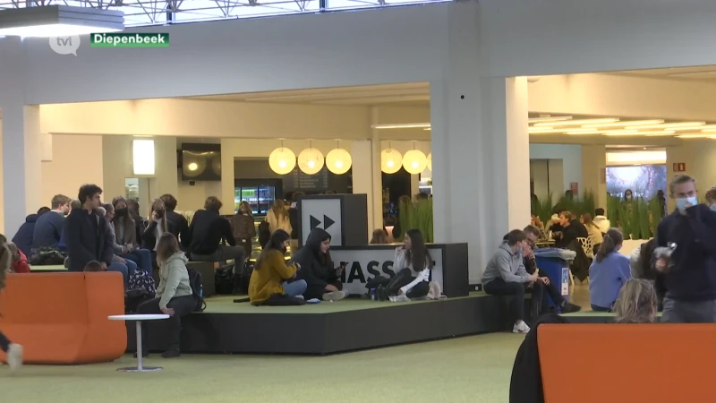 Universiteit Hasselt geeft studenten de keuze: les volgen online of op de campus