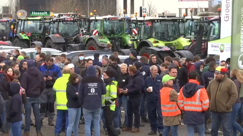 Boeren blokkeren verkeer uit protest tegen onduidelijkheid stikstofnorm