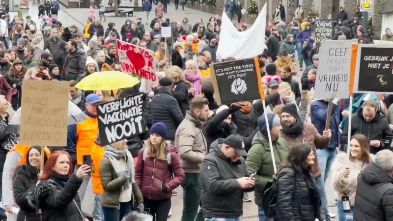 Beperkte opkomst op manifestatie tegen de coronamaatregelen in Genk