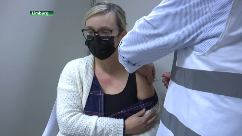 Wouter Beke: "Volgende week veel vrije sloten in vaccinatiecentra en ook tussen kerst en nieuwjaar prikken"