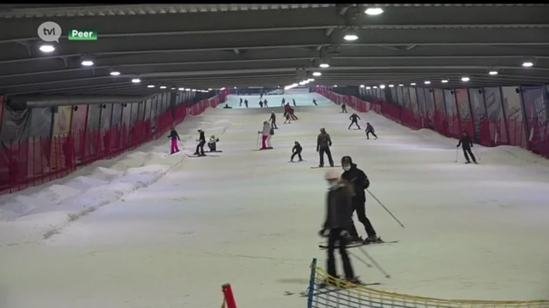 Het is opvallend druk op de skipiste in Peer