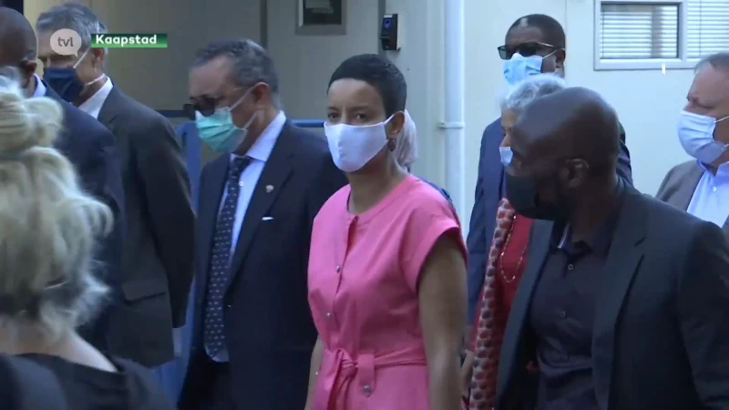 Minister Meryame Kitir bezoekt Zuid-Afrikaans bedrijf dat patentloos coronavaccin produceert