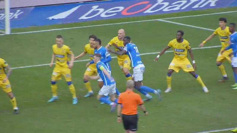 Zeven mannen gearresteerd na voetbalrellen na derby Genk-STVV