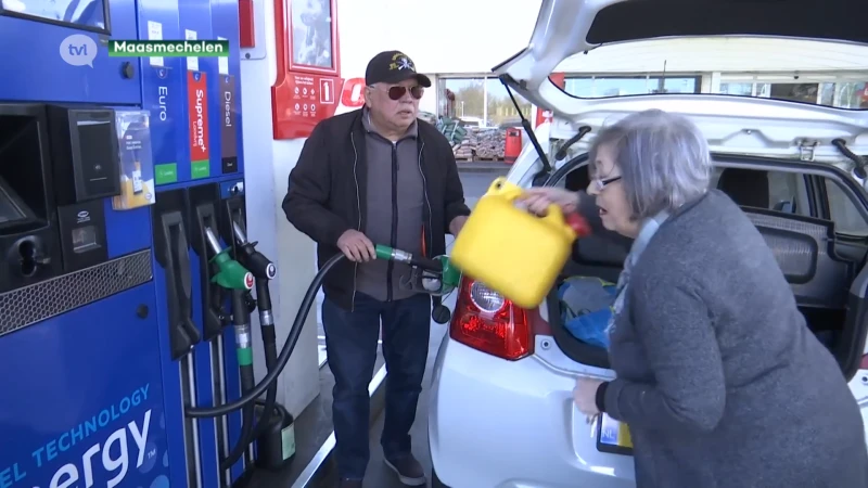 Lange rijen Nederlandse tanktoeristen bij tankstations in de grensstreek