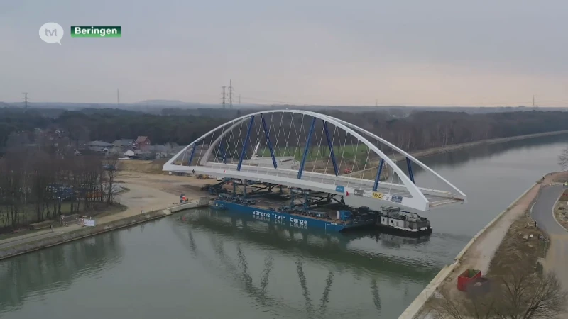 Brug over het Albertkanaal in Paal-Tervant ingevaren