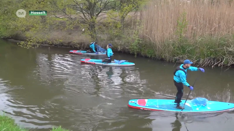 Limburgers op een paddleboard ruimen afval van de Demer tot de Noordzee