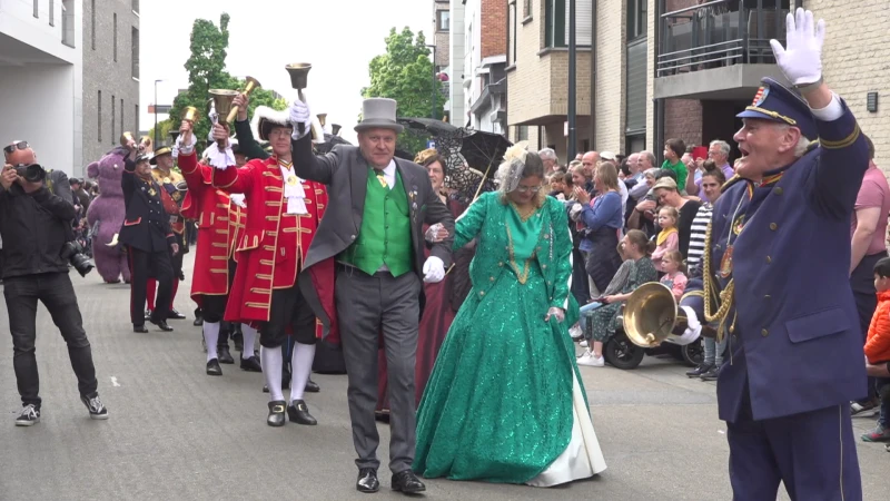 O-parade brengt veel volk op de been in Genk