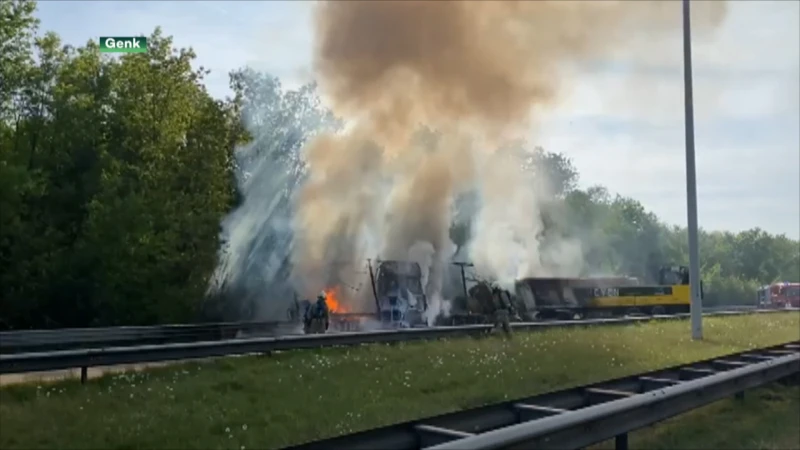 Vrachtwagen brandt uit op E314 in Genk