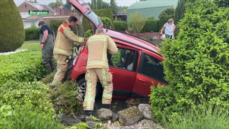 70-jarige Truienaar rijdt met zijn auto in een visvijver
