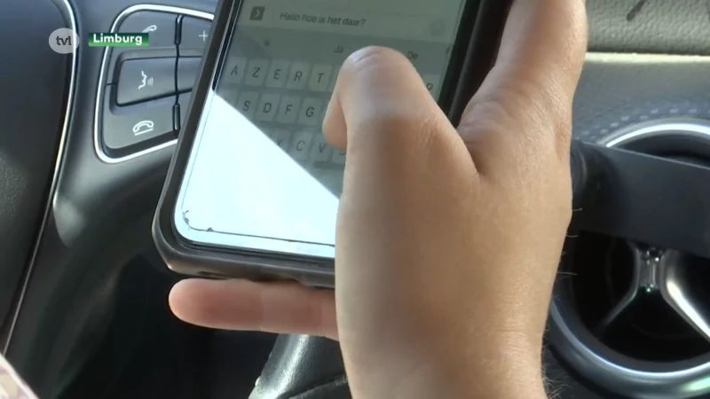 Parket Limburg trekt op twee dagen 145 rijbewijzen in voor gsm achter het stuur