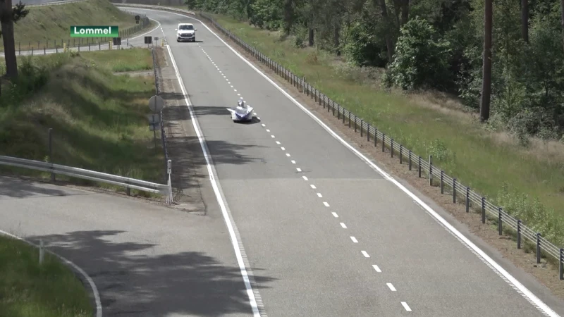 Belgisch Solar Team verbreekt wereldrecord 12 uur rijden met zonnewagen op testbaan in Lommel