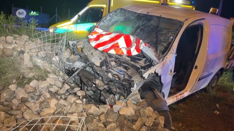 Auto richt ravage aan op Europalaan in As