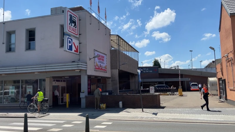 Man steekt werkneemster neer in Delhaize Hasselt
