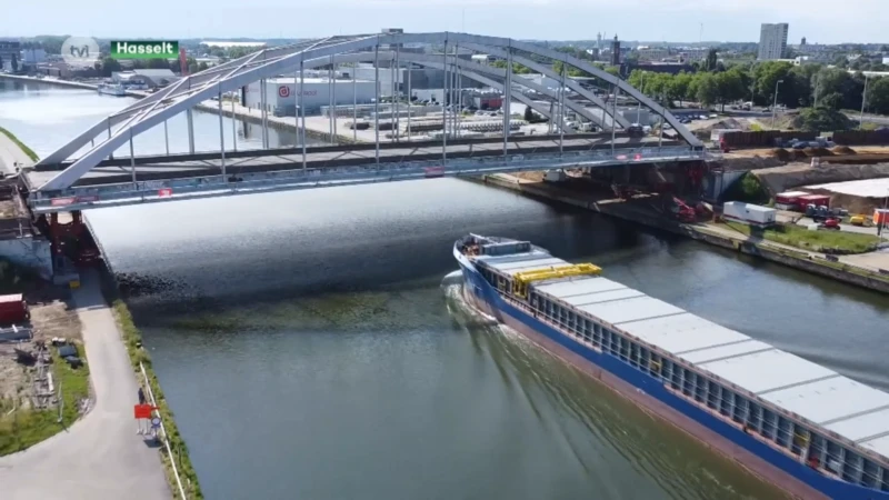 Eén Kempische brug al omhoog gekrikt
