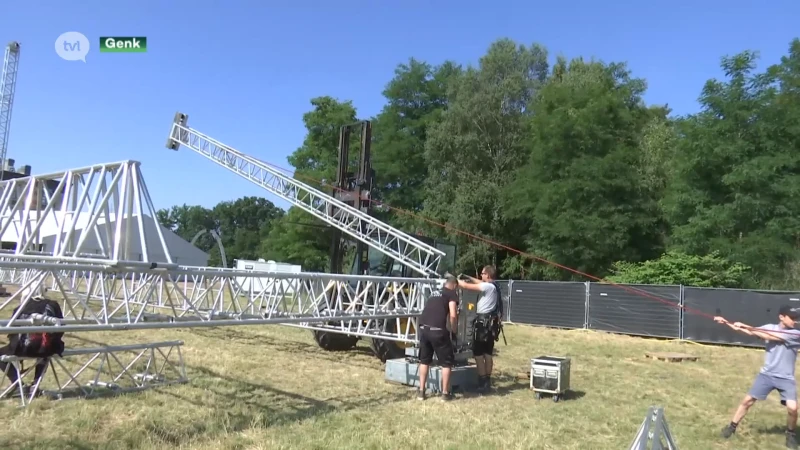 Cursisten Junior Technicus Eventindustrie testen kennis op Afro Latinofestival