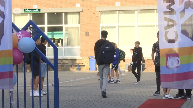EERSTE SCHOOLDAG in het middelbaar (Maaseik)
