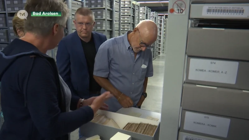 Zoon van Diepenbeekse verzetsheld krijgt na 78 jaar het horloge van zijn vader terug van de Duitsers
