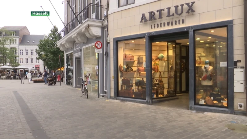 Hasseltse winkeliers richten etalages in met tweedehandsspullen van kringloopwinkel