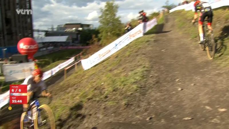 Fem Van Empel wint veldrit in Beringen