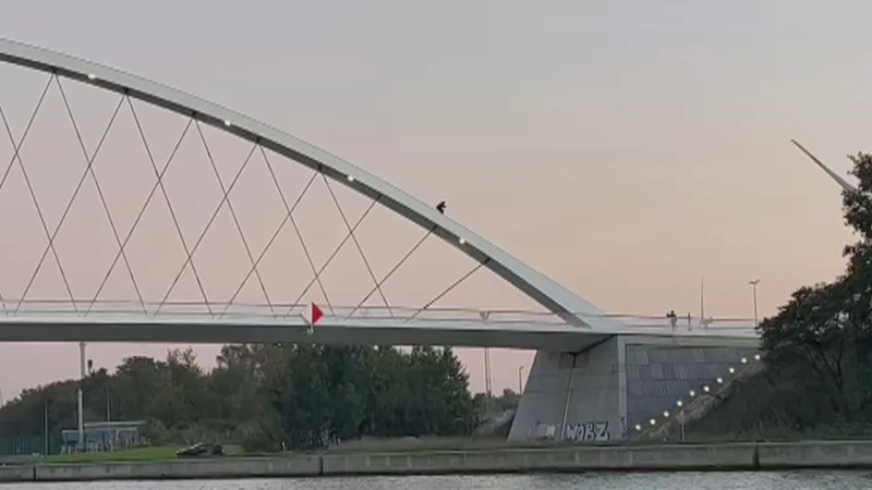 Spectaculaire beelden: Steppers halen halsbrekende toeren uit op boogbrug in Tessenderlo