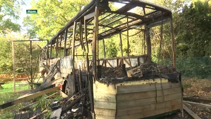 Onderzoek in Ham naar brandstichting in buurtbus met volkstuintje