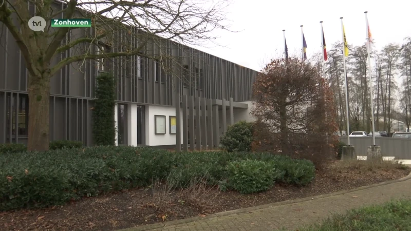 Voorgevel Zonhovens gemeentehuis helemaal in het nieuw