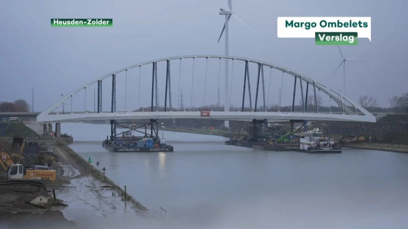 Twintig jaar na de eerste is vandaag de laatste brug over Albertkanaal in Limburg verhoogd