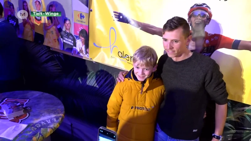Dylan Teuns bezoekt fanclub in Meensel-Kiezegem