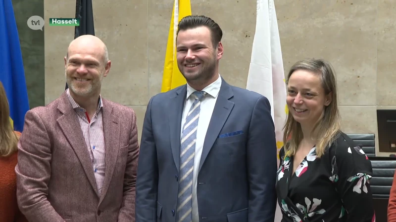 Dennis Fransen (27) legt eed af als burgemeester van Pelt en is nu officieel jongste burgervader van het land