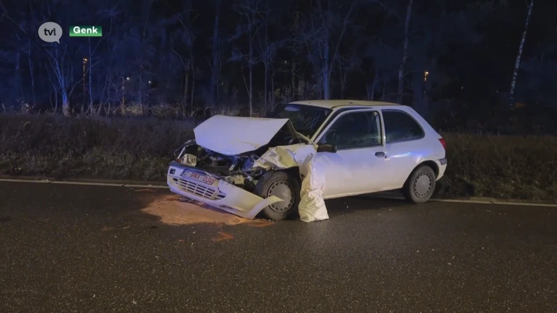 Auto knalt tegen lijnbus in Genk