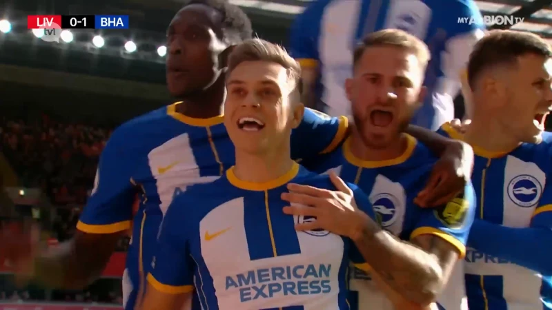 Leandro Trossard voorgesteld bij Arsenal