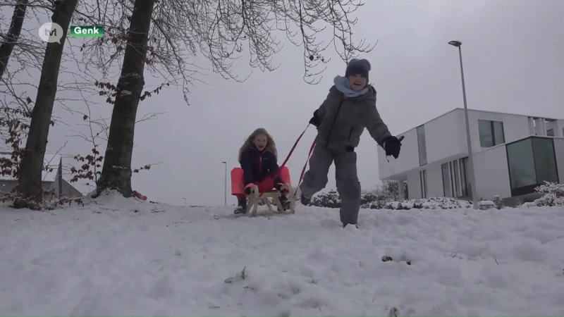 Strooidiensten kloppen overuren maar Limburgers genieten ook van de sneeuw